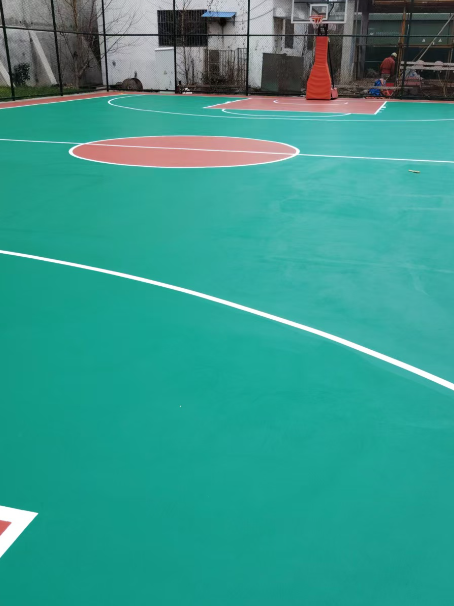 朔城 球场长期使用易出现地面开裂